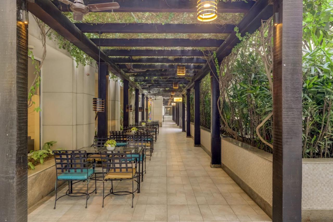 Lemon Tree Premier, Delhi Airport Ξενοδοχείο Νέο Δελχί Εξωτερικό φωτογραφία The Pergola