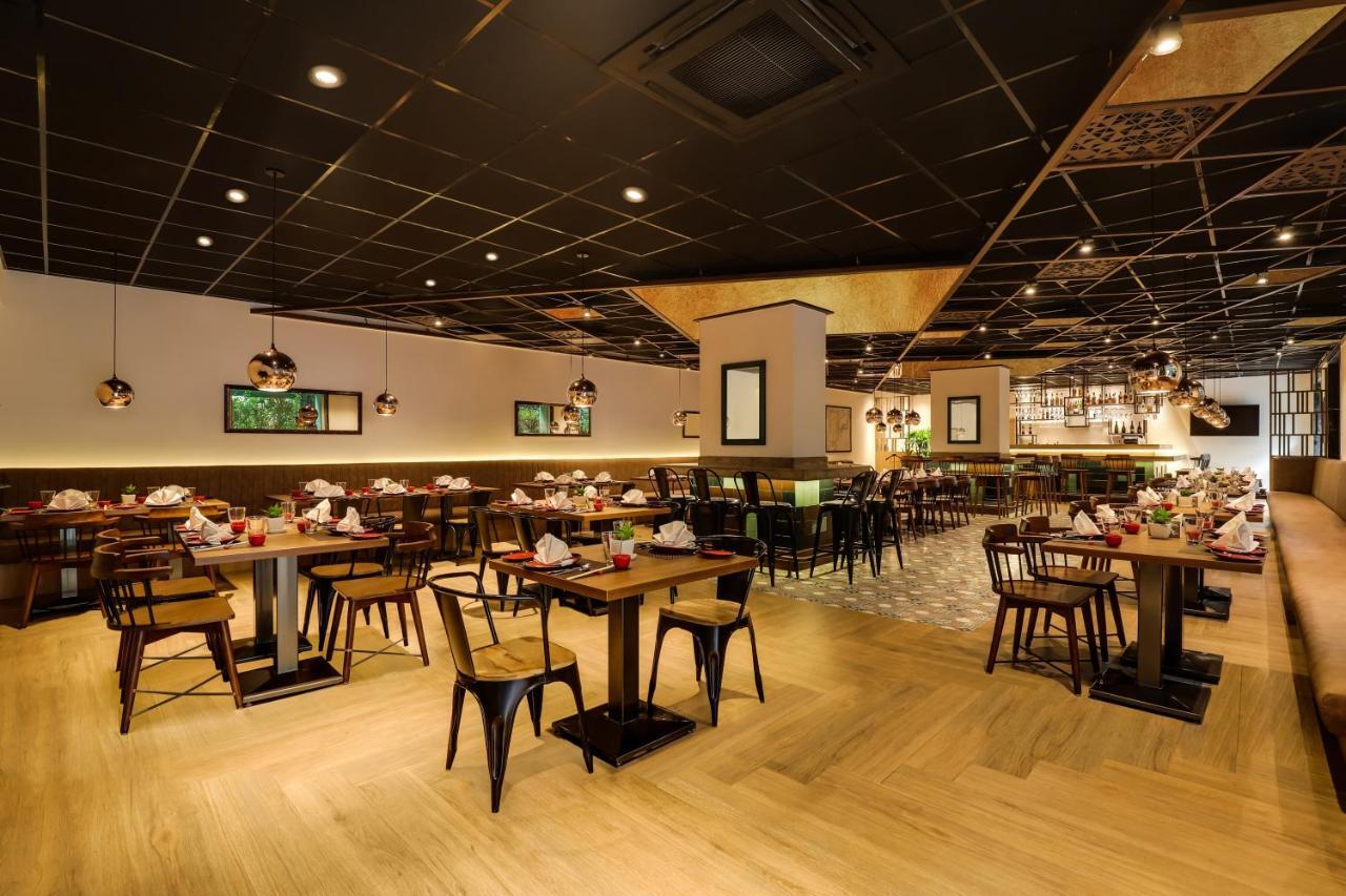 Lemon Tree Premier, Delhi Airport Ξενοδοχείο Νέο Δελχί Εξωτερικό φωτογραφία Interior of a restaurant